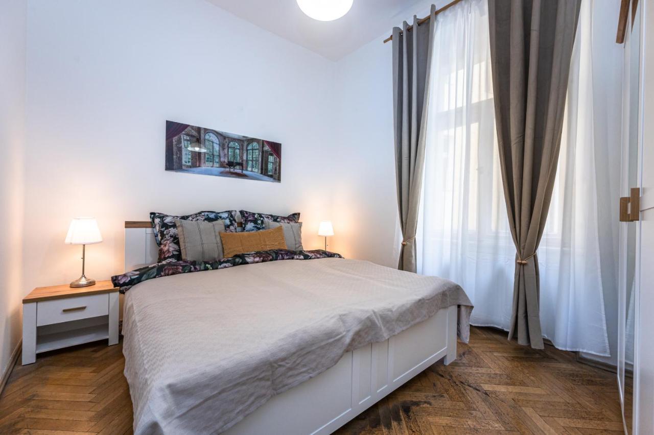 Tynska Ulicka Apartment Prague Luaran gambar
